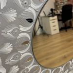 Casa si Gradina - Decoratiuni - Tablouri - Tablou Mandala cu oglinda centrala, in culori argintiu-alb, 60 cm, suport MDF - Infinity.ro