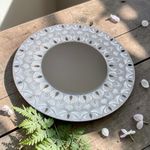 Casa si Gradina - Decoratiuni - Tablouri - Tablou Mandala cu oglinda centrala, in culori argintiu-alb, 60 cm, suport MDF - Infinity.ro