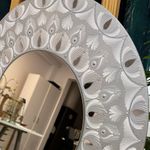 Casa si Gradina - Decoratiuni - Tablouri - Tablou Mandala cu oglinda centrala, in culori argintiu-alb, 60 cm, suport MDF - Infinity.ro