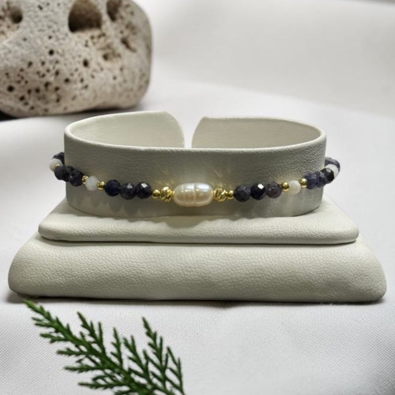 Fashion, accesorii si bijuterii - Femei - Bijuterii femei - Bratari femei - Bratara Thea eleganta din safir natural, piatra lunii cu perla centrala si argint 925 placat cu aur - Infinity.ro