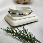 Fashion, accesorii si bijuterii - Femei - Bijuterii femei - Bratari femei - Bratara Thea eleganta din safir natural, piatra lunii cu perla centrala si argint 925 placat cu aur - Infinity.ro