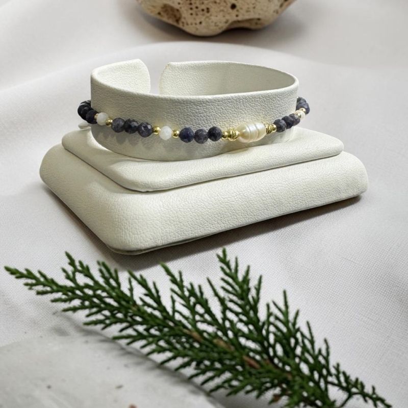 Fashion, accesorii si bijuterii - Femei - Bijuterii femei - Bratari femei - Bratara Thea eleganta din safir natural, piatra lunii cu perla centrala si argint 925 placat cu aur - Infinity.ro
