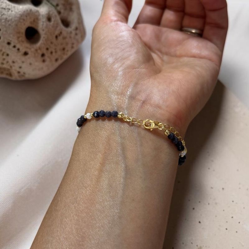 Fashion, accesorii si bijuterii - Femei - Bijuterii femei - Bratari femei - Bratara Thea eleganta din safir natural, piatra lunii cu perla centrala si argint 925 placat cu aur - Infinity.ro
