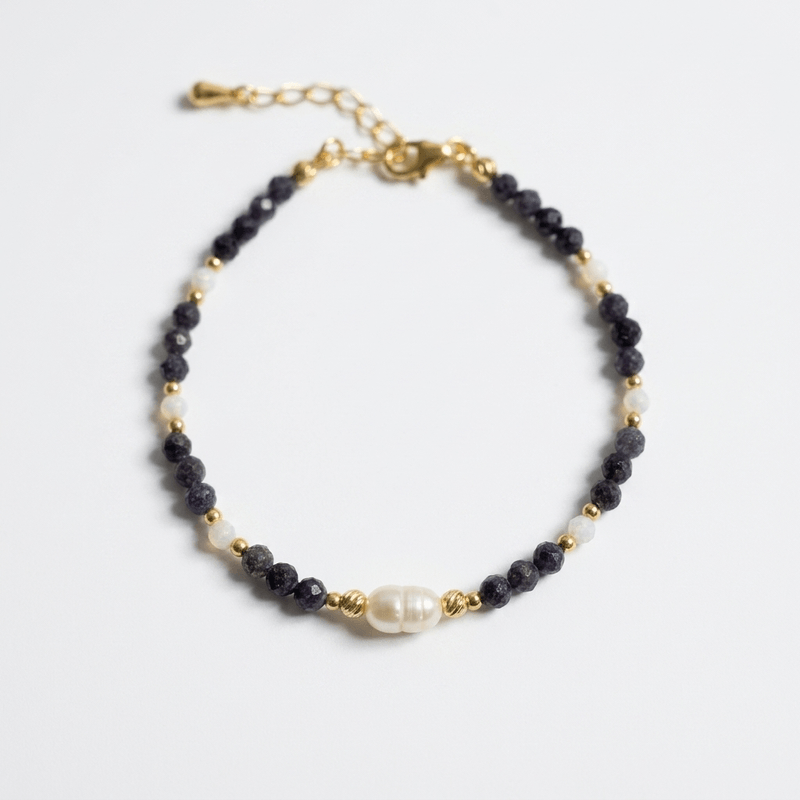 Fashion, accesorii si bijuterii - Femei - Bijuterii femei - Bratari femei - Bratara Thea eleganta din safir natural, piatra lunii cu perla centrala si argint 925 placat cu aur - Infinity.ro