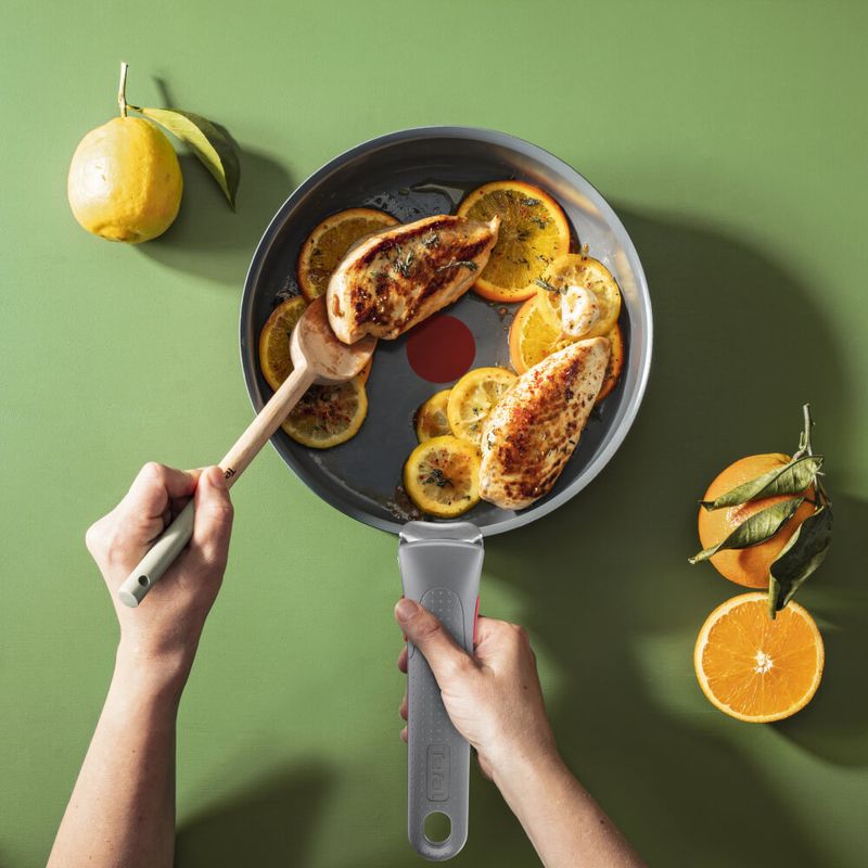 Casa si Gradina - Bucatarie si vesela - Vase pentru gatit - Tigai si seturi - Set de 3 piese Tefal Ingenio Renew L2609502, tigaie de 24/28 cm, maner detasabil, invelis antiaderent, indicator - Infinity.ro