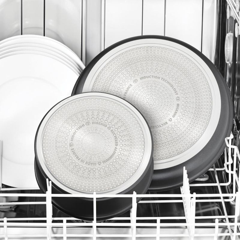 Casa si Gradina - Bucatarie si vesela - Vase pentru gatit - Tigai si seturi - Set de 3 piese Tefal Ingenio Eco Resist L3979102, tigaie de 24/28 cm, maner detasabil, invelis antiaderent Titanium - Infinity.ro