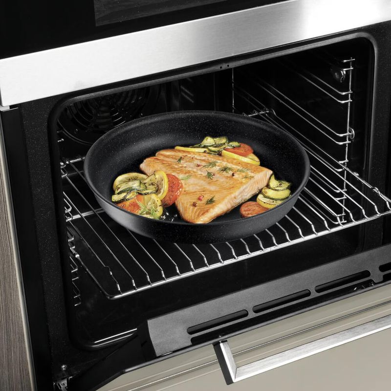 Casa si Gradina - Bucatarie si vesela - Vase pentru gatit - Tigai si seturi - Set de 3 piese Tefal Ingenio Black Stone L3999032, tigaie de 24/28 cm, maner detasabil, invelis antiaderent Mineralia+ - Infinity.ro