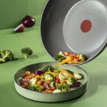 Casa si Gradina - Bucatarie si vesela - Vase pentru gatit - Tigai si seturi - Tigaie wok 28 cm Tefal Renew On C4271932, 100% aluminiu reciclat, indicator Thermo-Signal, compatibil cu inductia - Infinity.ro