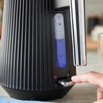 Electronice si Electrocasnice - Electrocasnice bucatarie - Preparare bauturi - Fierbatoare de apa - Fierbator electric Russell Hobbs 26750-70 Bronte, 1.7L, 3000W, design fluted mat, iluminare interna, accenturi crom - Infinity.ro
