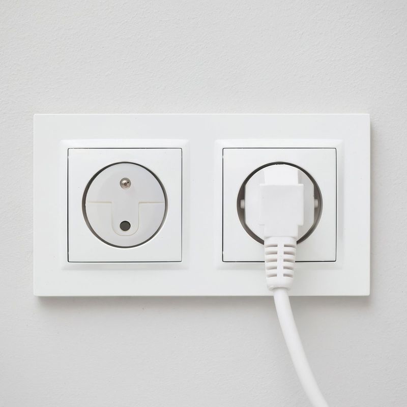 Casa si Gradina - Mobilier - Mobilier copii - Sisteme de siguranta - Set 6 protectii prize copii, tip E, 36 mm, siguranta electrocutare, plastic alb, compatibil UE - Infinity.ro