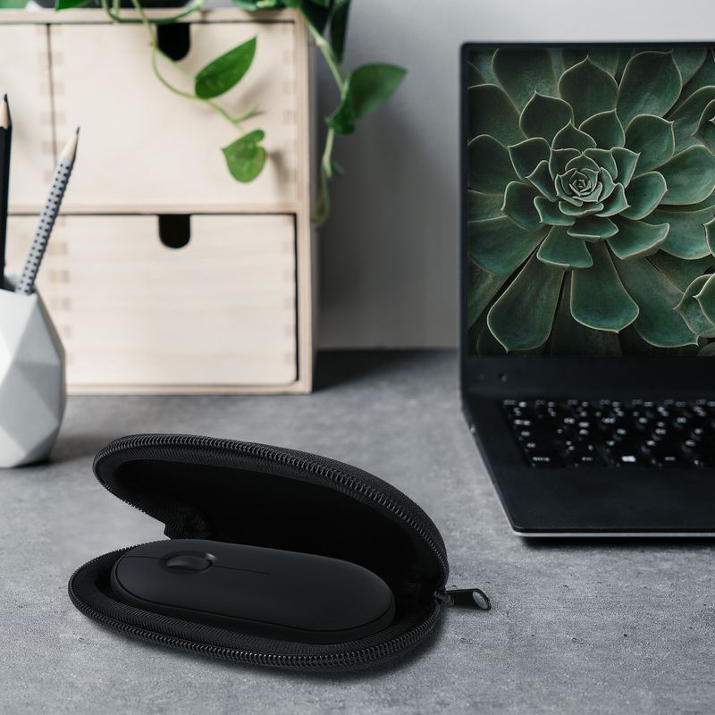 PC, gaming si accesorii - Periferice PC - Mouse - Folie palm rest Kwmobile pentru Logitech Pebble Mouse 2 M350s, Pebble Mouse M350, antisoc, neopren, alb, negru - Infinity.ro