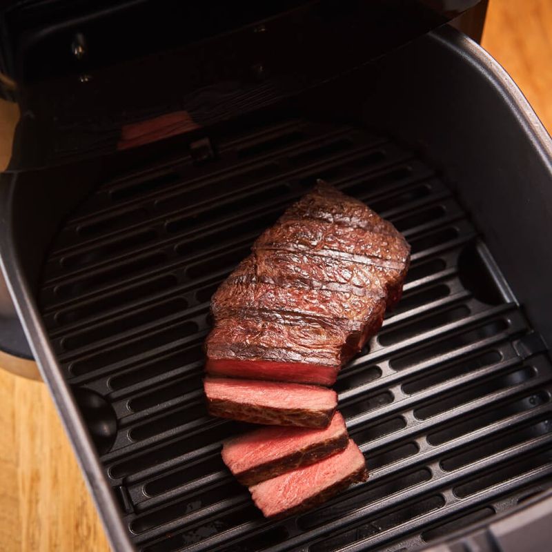 Electronice si Electrocasnice - Electrocasnice bucatarie - Aparate de gatit & desert - Friteuze - Friteuza cu aer cald, grill si abur Tefal Easy Fry & Steam FW201815, 1700W, 6.89 litri, 7 programe automate - Infinity.ro