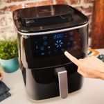 Electronice si Electrocasnice - Electrocasnice bucatarie - Aparate de gatit & desert - Friteuze - Friteuza cu aer cald, grill si abur Tefal Easy Fry & Steam FW201815, 1700W, 6.89 litri, 7 programe automate - Infinity.ro