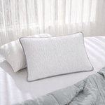 Casa si Gradina - Textile si covoare - Perne si pilote - Perne - Perna matlasata Kotonia Home - cu efect de racorire, 50x70 cm, 800 gr/buc, Alb/Gri deschis - Infinity.ro