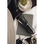 Ingrijire personala si Cosmetice - Aparate & accesorii ingrijire personala - Aparate de ras si tuns - Aparate de ras electrice - Aparat de ras electric Adler AD 2933, Autonomie 180 minute, Afisaj LCD, Negru - Infinity.ro
