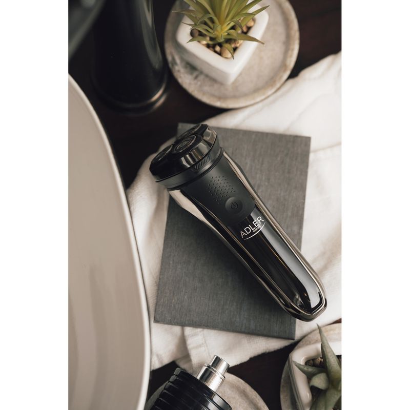 Ingrijire personala si Cosmetice - Aparate & accesorii ingrijire personala - Aparate de ras si tuns - Aparate de ras electrice - Aparat de ras electric Adler AD 2933, Autonomie 180 minute, Afisaj LCD, Negru - Infinity.ro
