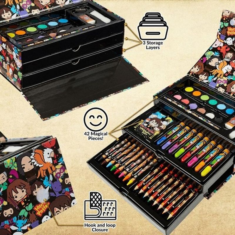 Jucarii, Copii si Bebe - Jucarii si jocuri - Jucarii & jocuri educative - Seturi pictura si desen - Set creativ de pictat cu Harry Potter, 42 piese, creioane cerate, carioci, acuarele si accesorii, in trusa, Maro - Infinity.ro