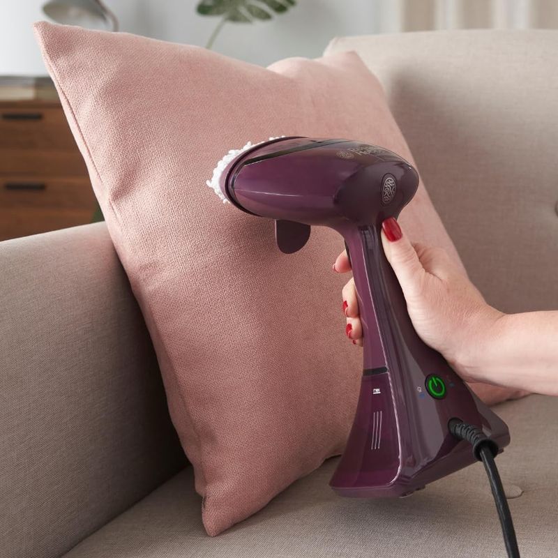 Electronice si Electrocasnice - Ingrijirea tesaturilor - Aparate de calcat cu aburi - Aparat de aburit haine Russell Hobbs 27410-56 Steam Genie Colour Control, 1800W, 2 setari abur, antibacterian 99.9% - Infinity.ro