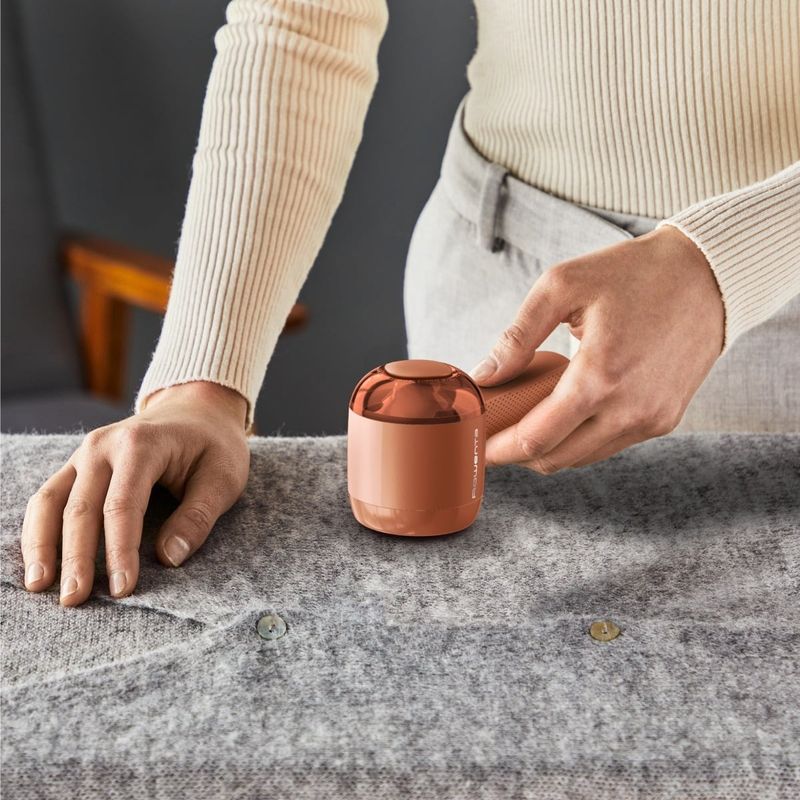Market - Spalare si intretinere rufe - Produse intretinere textile - Intretinere textile - Aparat pentru indepartarea scamelor Rowenta Easy Care JA8001E0, autonomie 60 minute, perie de curatare, cablu incarcare - Infinity.ro