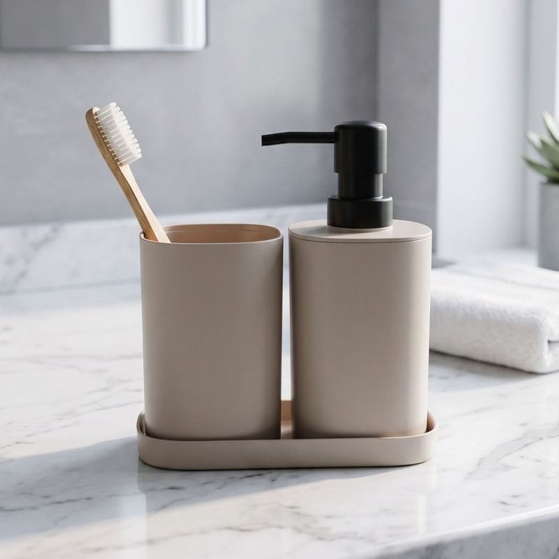 Casa si Gradina - Sanitare - Suporturi si accesorii baie - Accesorii baie - Set accesorii de baie, 3 piese, culoare taupe, design modern - Infinity.ro