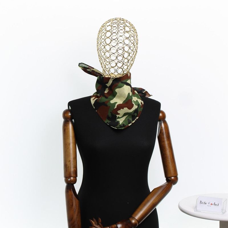 Fashion, accesorii si bijuterii - Femei - Accesorii femei - Esarfe si fulare femei - Bandana din bumbac, dimensiune 55 x 55 cm, imprimeu Army, Buticcochet, Kaki - ES2207 - Infinity.ro
