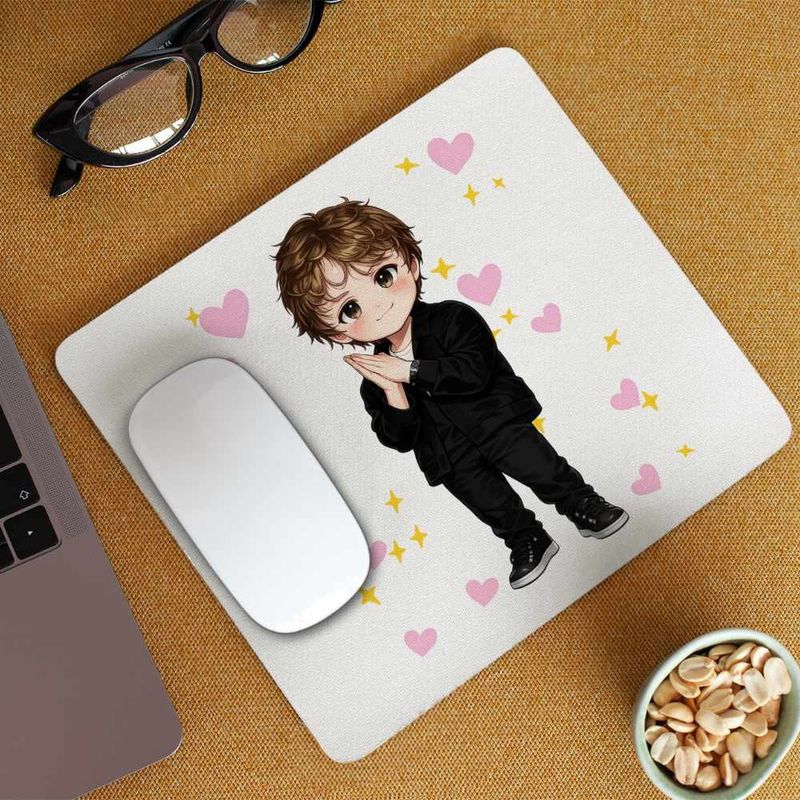 PC, gaming si accesorii - Periferice PC - Mousepad - Mousepad Lewis Capaldi Chibi Cartoon, 21x19cm - Infinity.ro