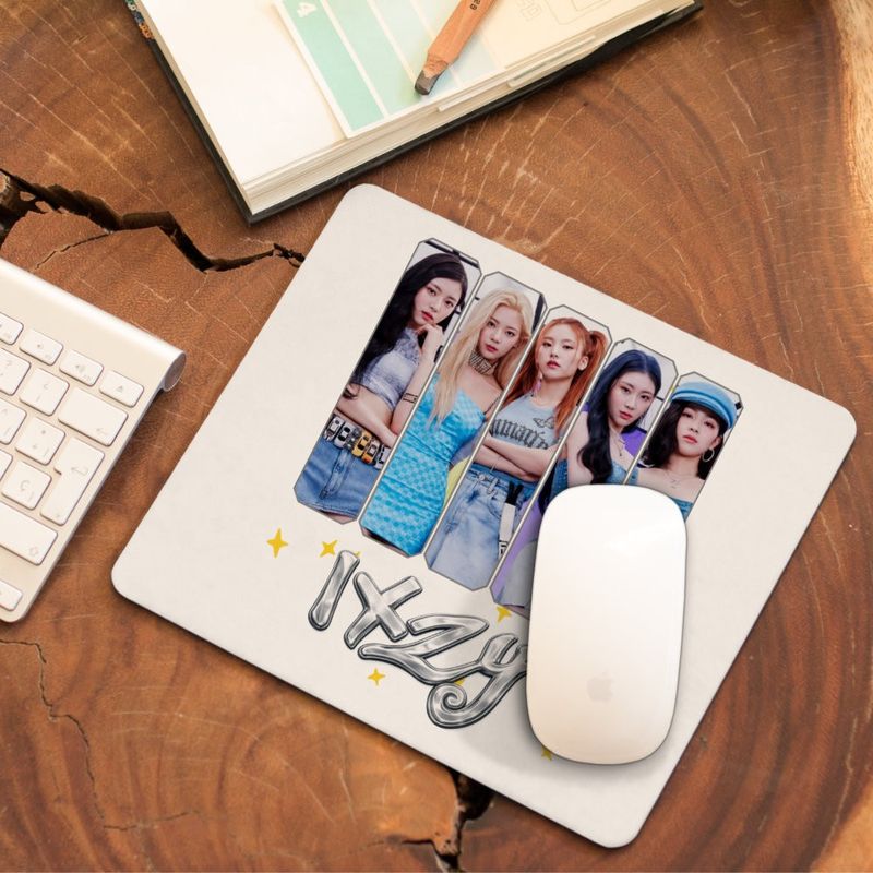 PC, gaming si accesorii - Periferice PC - Mousepad - Mousepad Itzy Kpop Merch, 21x19cm - Infinity.ro