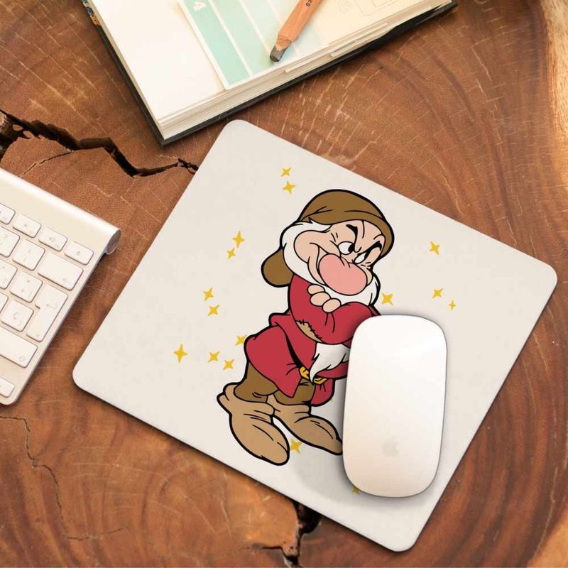 PC, gaming si accesorii - Periferice PC - Mousepad - Mousepad Alba ca Zapada Piticul Morocanos, 21x19cm - Infinity.ro