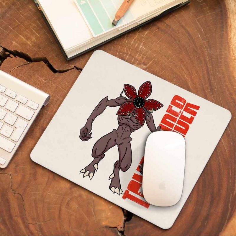 PC, gaming si accesorii - Periferice PC - Mousepad - Mousepad Tomb Raider Logo Sageata Arc Lara Croft Armata CoolTrend, 21x19cm - Infinity.ro