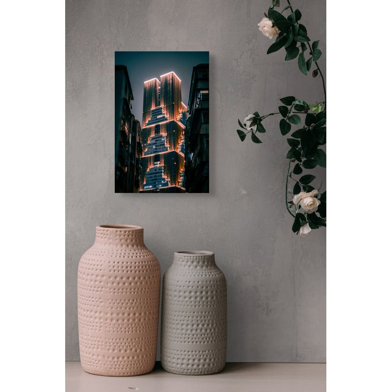 Casa si Gradina - Decoratiuni - Tablouri - Tablou Canvas, "Skyscraper enigmatic luminat noaptea", 26 x 39 cm - Infinity.ro