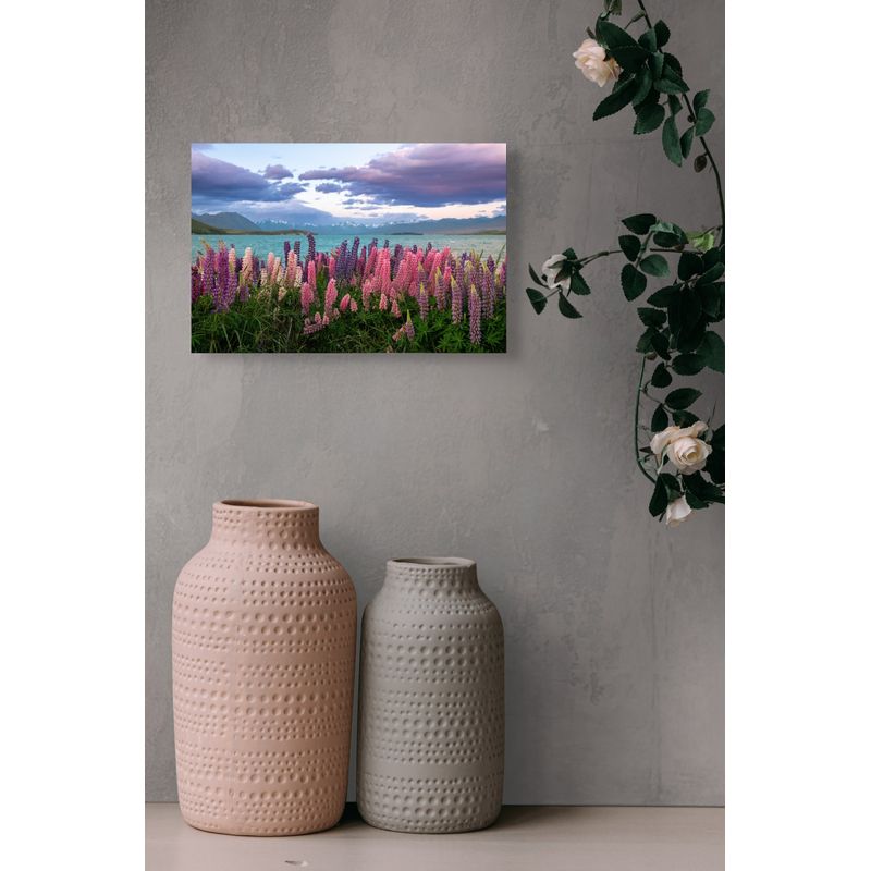 Casa si Gradina - Decoratiuni - Tablouri - Tablou Canvas, "Lupini multicolori la marginea lacului", 39 x 26 cm - Infinity.ro