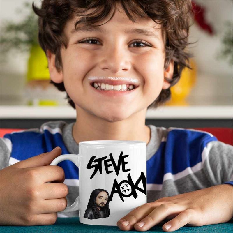 Casa si Gradina - Bucatarie si vesela - Cani si pahare - Cani si cesti - Cana Steve Aoki, alba, 330ml - Infinity.ro