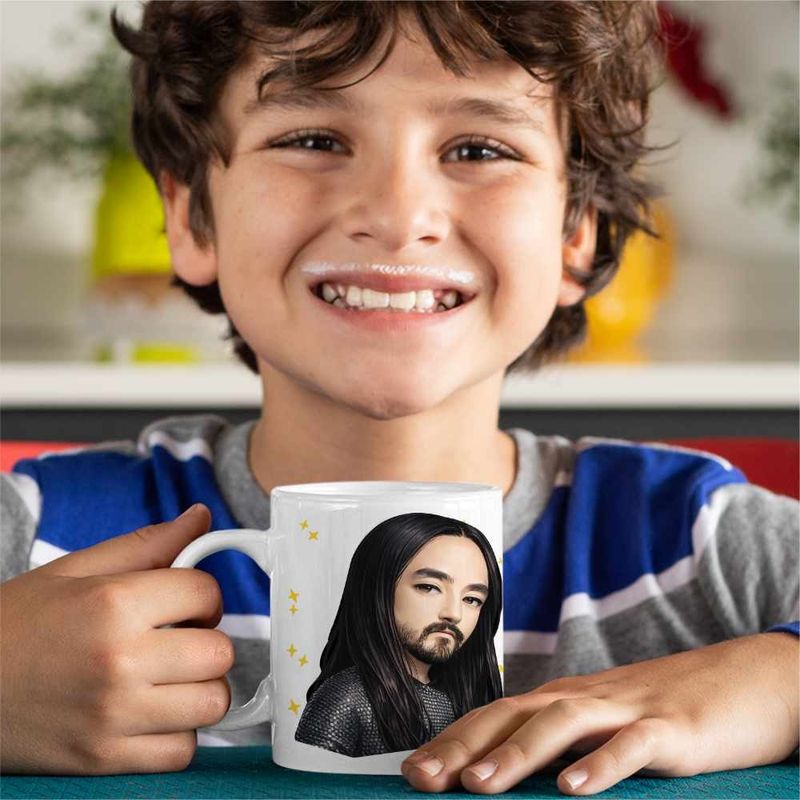 Casa si Gradina - Bucatarie si vesela - Cani si pahare - Cani si cesti - Cana Steve Aoki Anime Chibi Cartoon, alba, 330ml - Infinity.ro