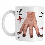 Casa si Gradina - Bucatarie si vesela - Cani si pahare - Cani si cesti - Cana Familia Addams Hand Mana Halloween Horror Scoala CoolTrend, alba, 330ml - Infinity.ro