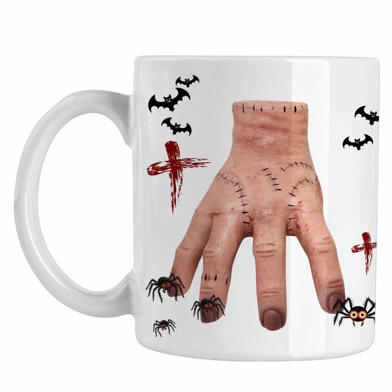 Casa si Gradina - Bucatarie si vesela - Cani si pahare - Cani si cesti - Cana Familia Addams Hand Mana Halloween Horror Scoala CoolTrend, alba, 330ml - Infinity.ro