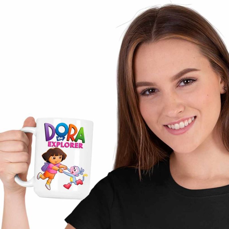 Casa si Gradina - Bucatarie si vesela - Cani si pahare - Cani si cesti - Cana Dora Exploratoarea Boots Maimuta Dans Explorer, CoolTrend, alba, 330ml - Infinity.ro