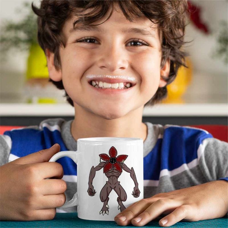 Casa si Gradina - Bucatarie si vesela - Cani si pahare - Cani si cesti - Cana Stranger Things Demogorgon Abyss Monstru CoolTrend, alba, 330ml - Infinity.ro