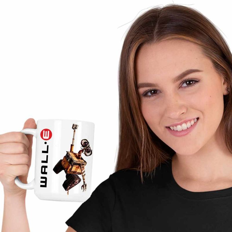 Casa si Gradina - Bucatarie si vesela - Cani si pahare - Cani si cesti - Cana Wall-E Agatat Greiere Viitor SF Robotel Reciclare CoolTrend, alba, 330ml - Infinity.ro