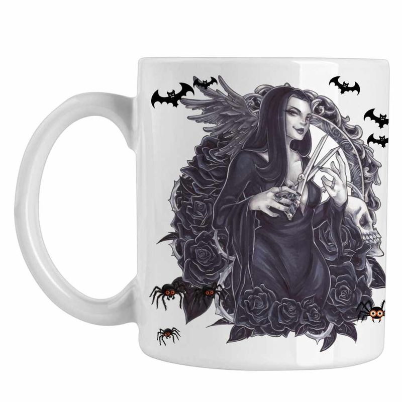 Casa si Gradina - Bucatarie si vesela - Cani si pahare - Cani si cesti - Cana Familia Addams Morticia Foarfec Unghii Horror Halloween Regina CoolTrend, alba, 330ml - Infinity.ro