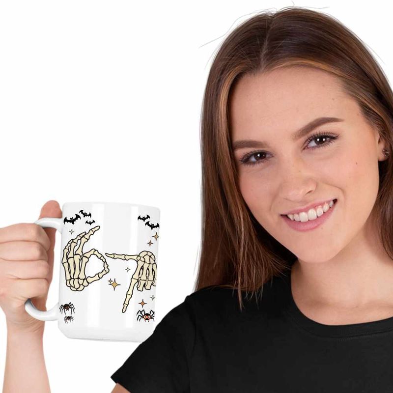 Casa si Gradina - Bucatarie si vesela - Cani si pahare - Cani si cesti - Cana Six Seven Schelet Maini 67 Meme CoolTrend, alba, 330ml - Infinity.ro