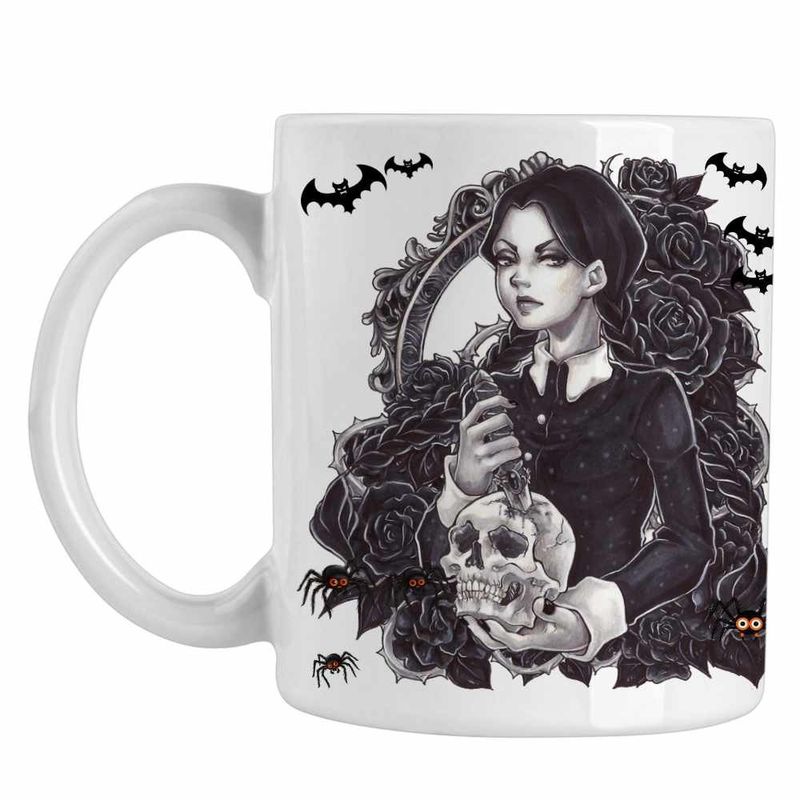 Casa si Gradina - Bucatarie si vesela - Cani si pahare - Cani si cesti - Cana Familia Addams Wednesday Craniu Cutit Shakespeare Horror CoolTrend, alba, 330ml - Infinity.ro