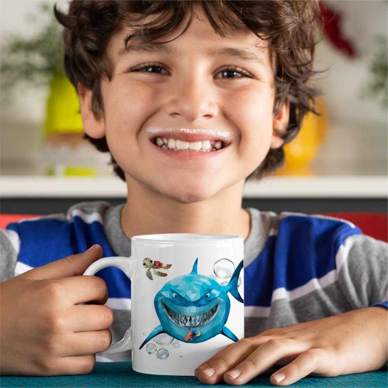 Casa si Gradina - Bucatarie si vesela - Cani si pahare - Cani si cesti - Cana Cautarea lui Nemo Bruce Rechin Ocean Geometric CoolTrend, alba, 330ml - Infinity.ro