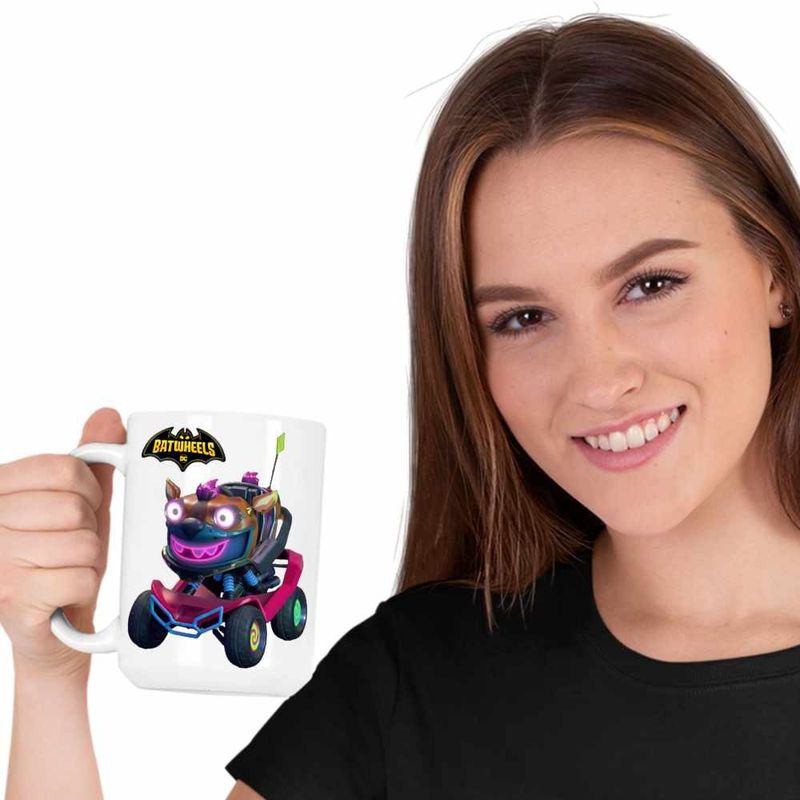 Casa si Gradina - Bucatarie si vesela - Cani si pahare - Cani si cesti - Cana Batwheels Jestah Batroti ATV Hiena Harley Quinn, CoolTrend, alba, 330ml - Infinity.ro