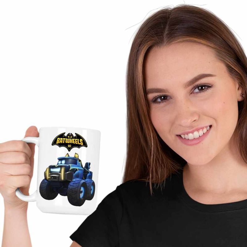 Casa si Gradina - Bucatarie si vesela - Cani si pahare - Cani si cesti - Cana Batwheels Buff Battruck Batroti Batman Desene, CoolTrend, alba, 330ml - Infinity.ro