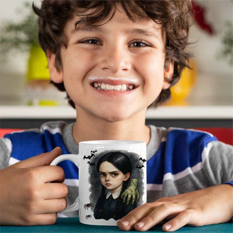 Casa si Gradina - Bucatarie si vesela - Cani si pahare - Cani si cesti - Cana Familia Addams Wednesday Hand Halloween Mana Horror Petrecere CoolTrend, alba, 330ml - Infinity.ro