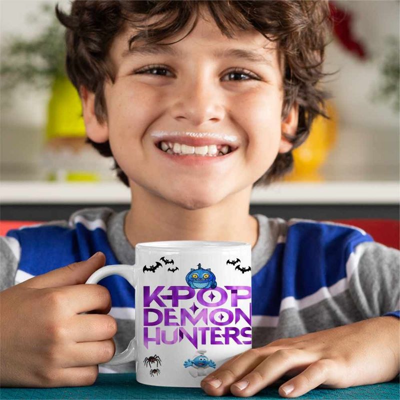 Casa si Gradina - Bucatarie si vesela - Cani si pahare - Cani si cesti - Cana Huntrix Kpop Demon Hunters CoolTrend, alba, 330ml - Infinity.ro