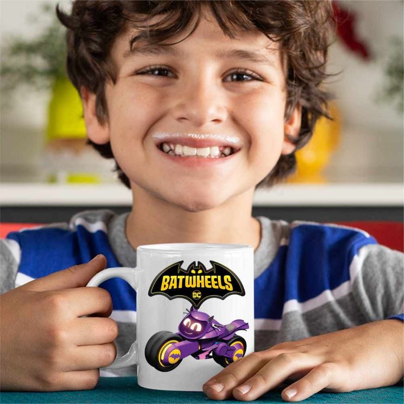 Casa si Gradina - Bucatarie si vesela - Cani si pahare - Cani si cesti - Cana Batwheels Bibi Batgirl Cycle Motocicleta Batman, CoolTrend, alba, 330ml - Infinity.ro
