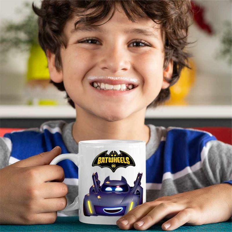 Casa si Gradina - Bucatarie si vesela - Cani si pahare - Cani si cesti - Cana Batwheels Batmobil Bam Batman Batroti Masini, CoolTrend, alba, 330ml - Infinity.ro