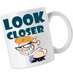 Casa si Gradina - Bucatarie si vesela - Cani si pahare - Cani si cesti - Cana Laboratorul lui Dexter Look Closer, CoolTrend, alba, 330ml - Infinity.ro