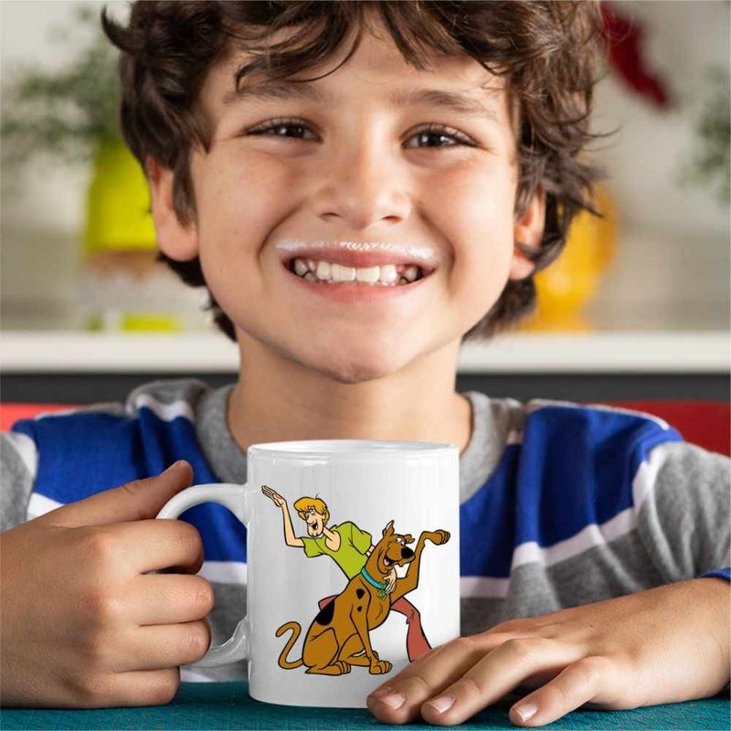 Casa si Gradina - Bucatarie si vesela - Cani si pahare - Cani si cesti - Cana ScoobyDoo Shaggy Saluta Joaca, CoolTrend, alba, 330ml - Infinity.ro